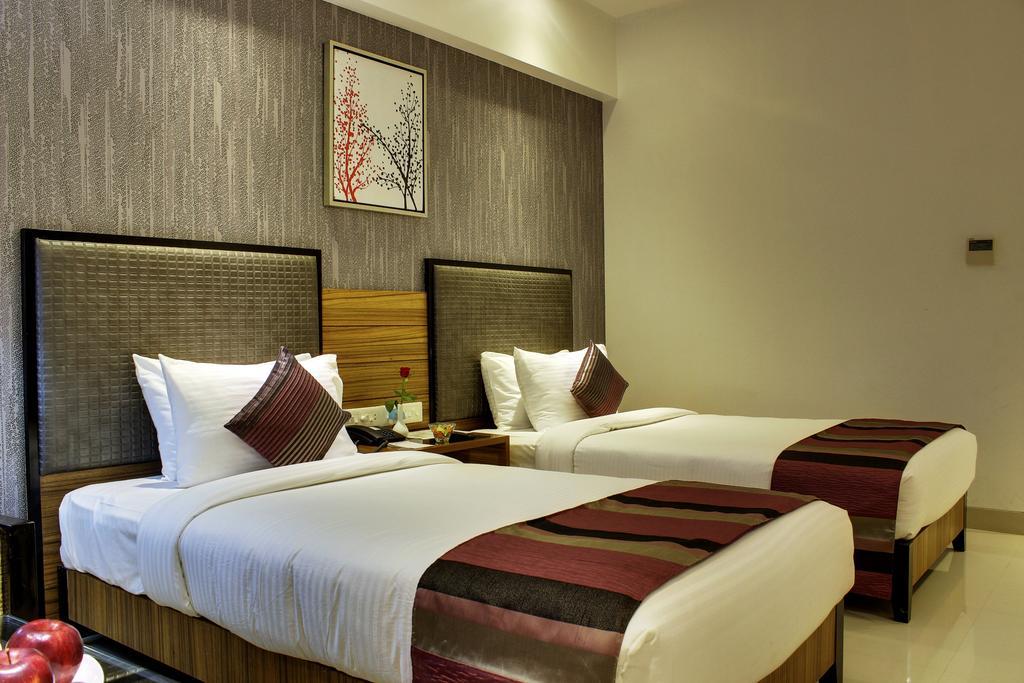 Hotel Suba Grand Dahej Esterno foto