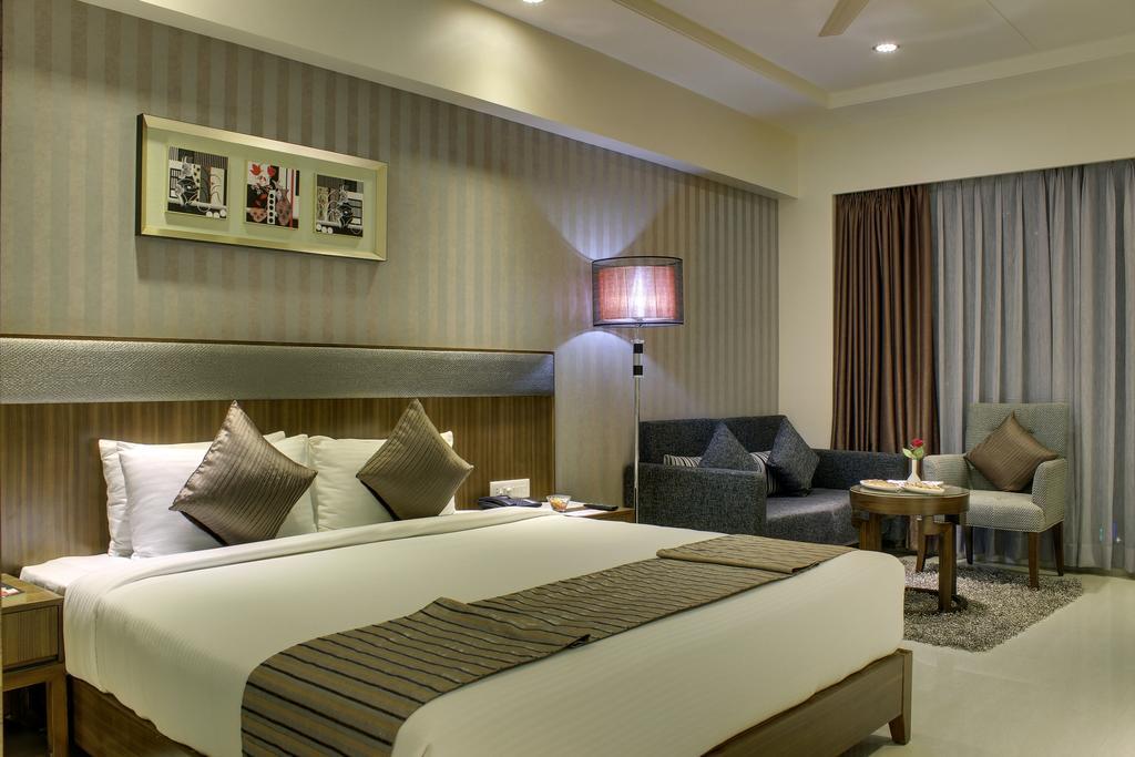 Hotel Suba Grand Dahej Esterno foto
